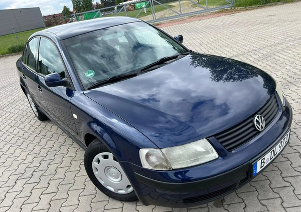 Volkswagen Passat cena 3500 przebieg: 188161, rok produkcji 2000 z Świdnica małe 301